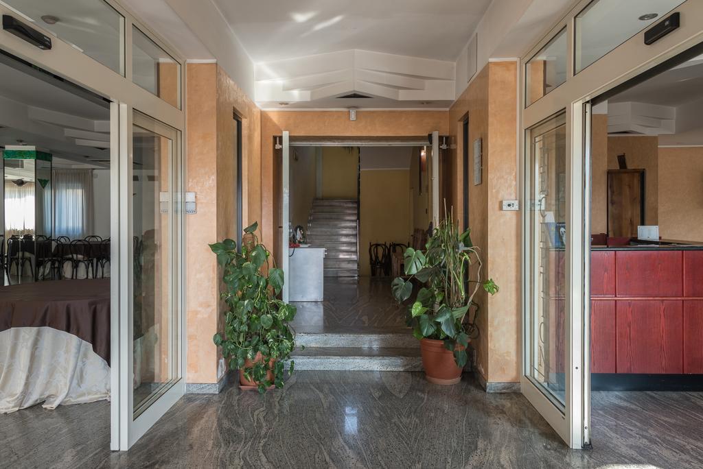 Albergo Carpino Mangone  Buitenkant foto